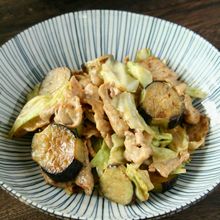 カレー風味がおいしい！なすとキャベツのマヨカレー炒め
