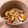 【さつまいもと油揚げのお味噌汁】やさしい甘味が味噌と合う！の工程2