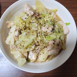 とももの作ってみた!投稿(【鶏キャベツうま塩とろみ炒め】食材2つ！早うまヘルシーおかず)