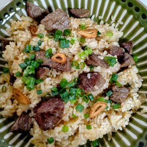 ゆみの作ってみた!投稿(【ガリバタビーフ炒飯】ドカンと美味しい！)