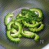鶏ささ身肉とゴーヤの白だし炒めの下準備