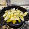味付けは白だしだけ!しらすとネギの和風アヒージョの工程1
