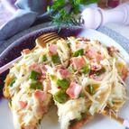 シャキシャキもやしとハムのとろ〜りチーズガレット