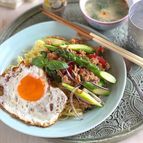 あの味を焼きそばで♪『アスパラのガパオ風焼きそば』