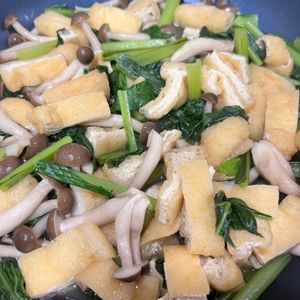 なつきの作ってみた!投稿(ほったらかしでうますぎる…【小松菜と油揚げの出汁煮】)