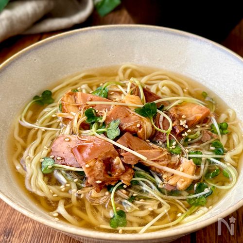 冷製鶏塩スープの【ねぎチャーシュー麺】