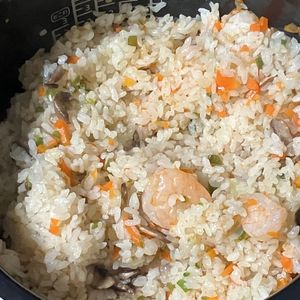 さっちゃんの作ってみた!投稿(材料入れて炊くだけ【喫茶店のあの味♪えびピラフ】)