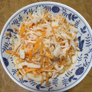 ももの作ってみた!投稿(【大根とにんじんのごま酢和え】たーっぷりのすりごまで激旨♪)