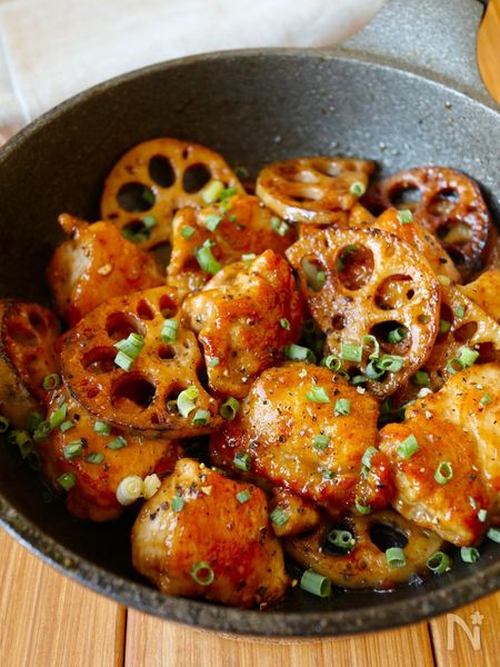 ワンパン10分！【鶏むね肉とれんこんのガリバタ醤油炒め】