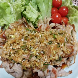 よっこの作ってみた!投稿(豚こまと舞茸の香味だれ【#下味冷凍#万能だれ#包丁不要】)