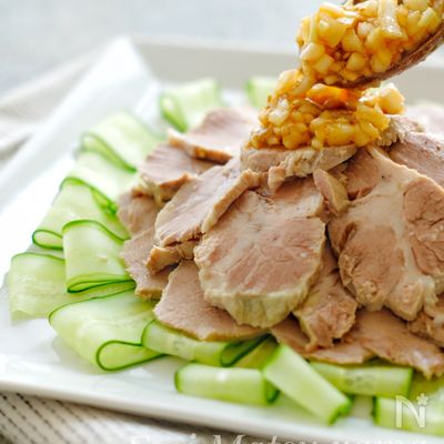 新玉ねぎソースが美味しい!*やわらか茹で豚の雲白肉風*