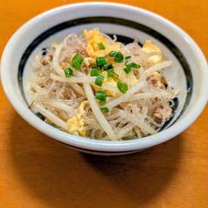 ゆきまる🐬🫧の作ってみた!投稿(しゃきしゃきもやしとひき肉と卵と春雨の中華和え)