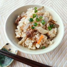 ごぼう香る秋の味【牛こまとごぼう、まいたけの炊き込みご飯】