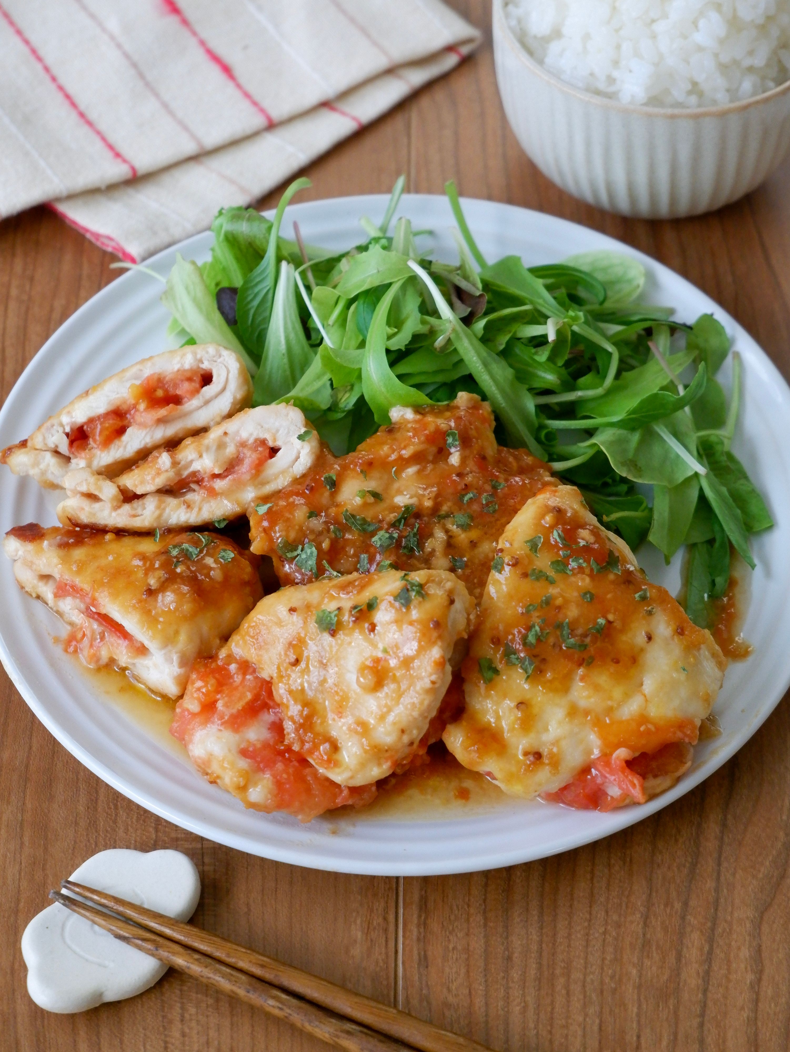 叩いて伸ばしてボリューム満点！ささみのトマトチーズはさみ焼き