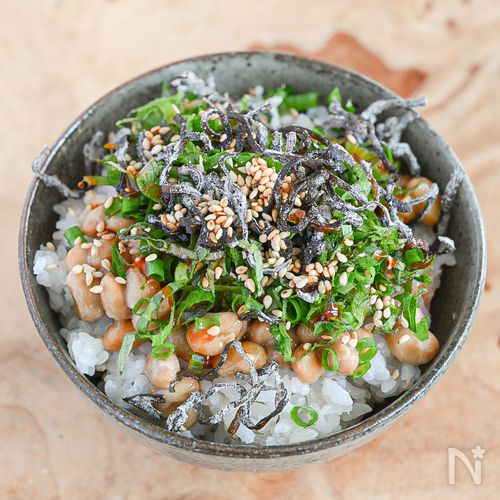 ちょっとの手間でもっとおいしい！大葉納豆塩こんぶごはん