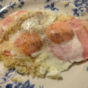 たりおの作ってみた!投稿(ほんのひと手間!千切りキャベツのハムエッグ)