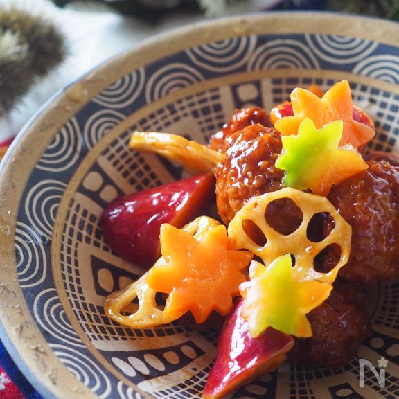ご飯がススム！肉だんごと秋野菜の黒酢炒め