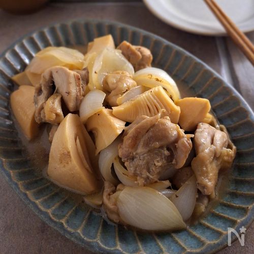 材料４つで春を簡単手軽に♪鶏ももと新玉たけのこの蒸し焼き