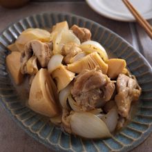 材料4つで春を簡単手軽に♪鶏ももと新玉たけのこの蒸し焼き