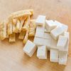 定番の味！【豆腐とわかめと油揚げのお味噌汁】の工程1