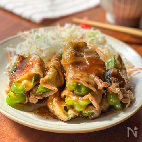 とろ〜りチーズがたまらん!ご飯がすすむ「ピーマンの肉巻き」