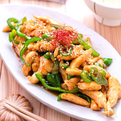 【鶏むね肉とピーマンの青椒肉絲風】食材2つで!コスパ抜群♪