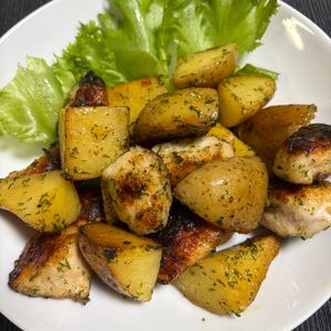 ゆっこの作ってみた!投稿(鶏肉と新じゃがののり塩バター炒め)