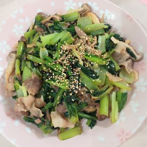 milkの作ってみた!投稿(ご飯がすすむ「豚と小松菜の塩こんぶ炒め」)