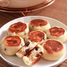 フライパンで簡単!お豆腐米粉のミニレーズンパン【発酵不要】