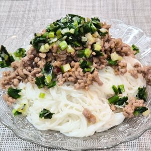 mimiの作ってみた!投稿(にらとねぎがたっぷり!そうめんで作るピリ辛肉味噌のあえ麺)