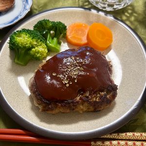 Makimekkoの作ってみた!投稿(『ドーンと大きな！絶品豆腐ハンバーグ』～デミグラスソース～)