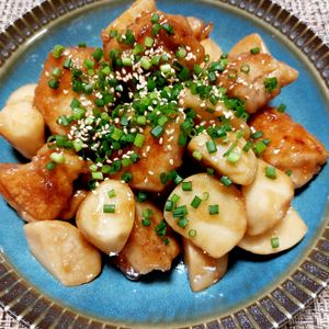 よっこの作ってみた!投稿(【鶏もも肉と里芋のオイスターソース煮】ご飯もお酒も進む！)