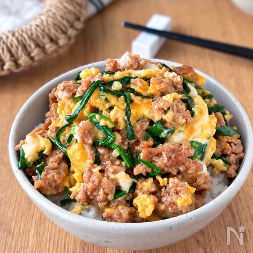 【にらそぼろのとろたま丼】フライパンひとつでパパっと!