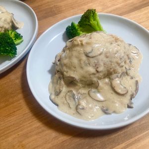 ゆかりの作ってみた!投稿(うま味ジュワ〜♪クリームソース煮込みハンバーグ)