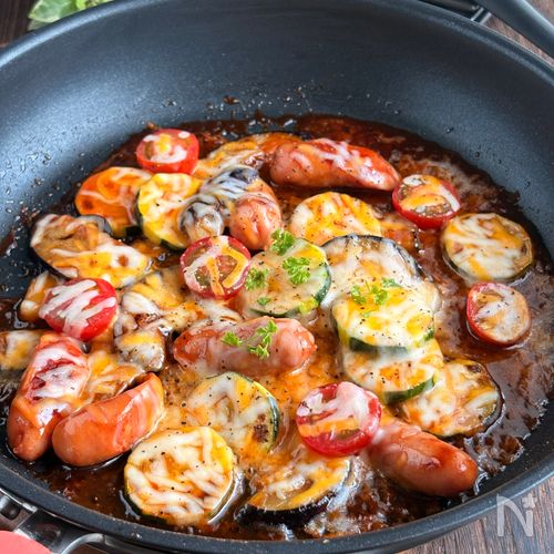 【ワンパン】夏野菜とウインナーのはちみつケチャップチーズ焼き