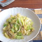 食欲そそる♪キャベツとしらすのにんにくバター炒め