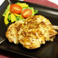 鶏もも肉のアーモンドグリル　ハニーマスタード風味