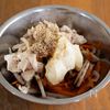 『茹で鶏とれんこんのごまオイマヨサラダ』むね肉しっとり♡の工程3