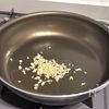 忙しい日の救世主！ワンパン【海老のトマトクリームパスタ】の工程1