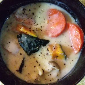 チョロリスの作ってみた!投稿(ルー不要♪【かぼちゃと秋鮭の豆乳シチュー】ハロウィンにも◎)