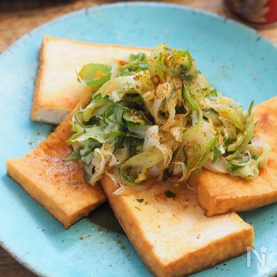 材料2つ。くったり甘あま♪ねぎと厚揚げのポン酢バターステーキ
