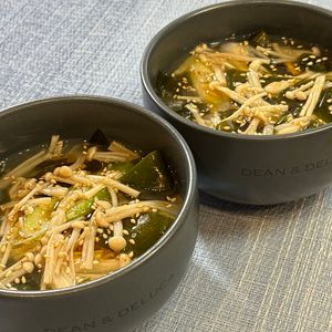 楽ラク手抜キッチン🐶🐾の作ってみた!投稿(おいしく腸活♩わかめとえのきのねぎ塩スープ)
