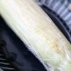 鶏肉の旨みがしみて絶品 とうもろこしと鶏肉のガリバタ炒めの下準備