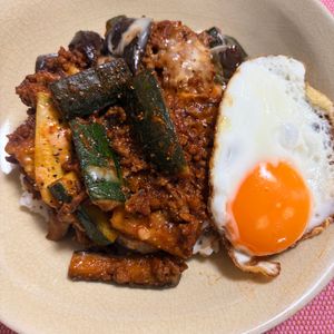 ゆっこの作ってみた!投稿(【ワンパン10分で作る！】茄子とズッキーニの簡単キーマカレー)