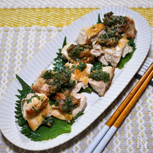 さっぱりと「鶏もも肉のソテー梅ポン酢ソースかけ」