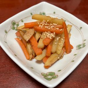 りんごの作ってみた!投稿(作り置きや副菜に♪『じゃがいもと人参のきんぴら』)