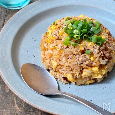 冷蔵庫の余り物で絶品！豚キムチ炒飯！