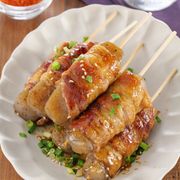 ビールが止まらない！肉巻きコンニャクの照りてり串焼き