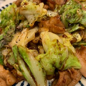 ぐ〜たら子の作ってみた!投稿(【おかわり必至♡春キャベツの回鍋肉】コク旨！包丁なしで完成)