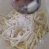 冷めてもやわらかジューシー♡もやしのチーズインハンバーグ弁当の下準備